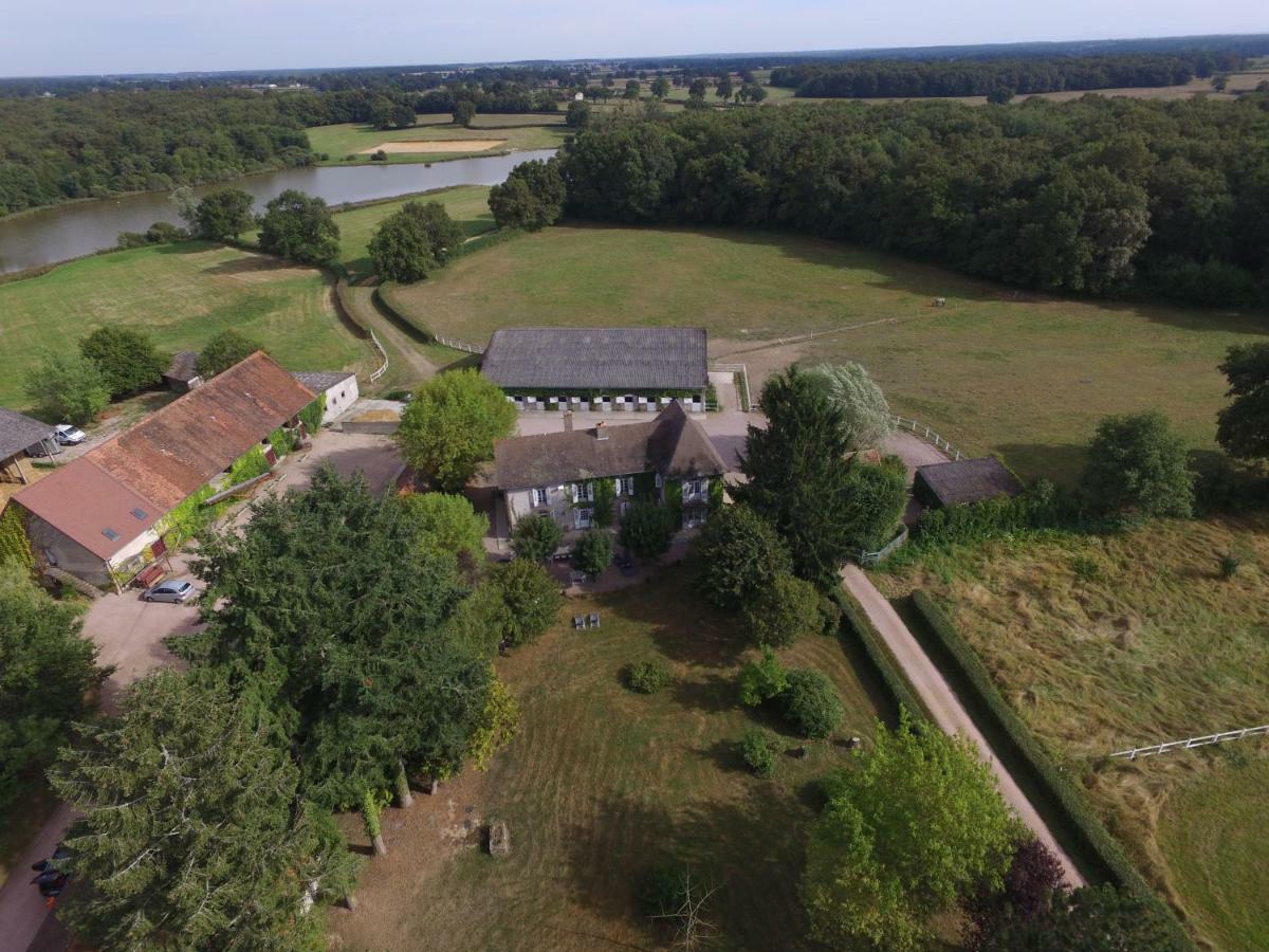 Le Domaine Du Mijarnier Bed and Breakfast Montbeugny Exterior foto